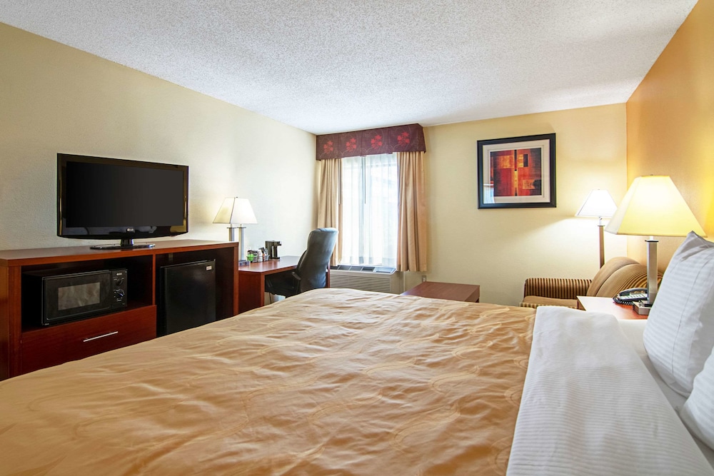 Standard Room, 1 King Bed, Non Smoking - Photo 4