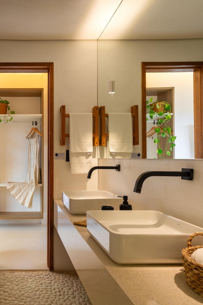 Luxury Suite Triple - Photo 6