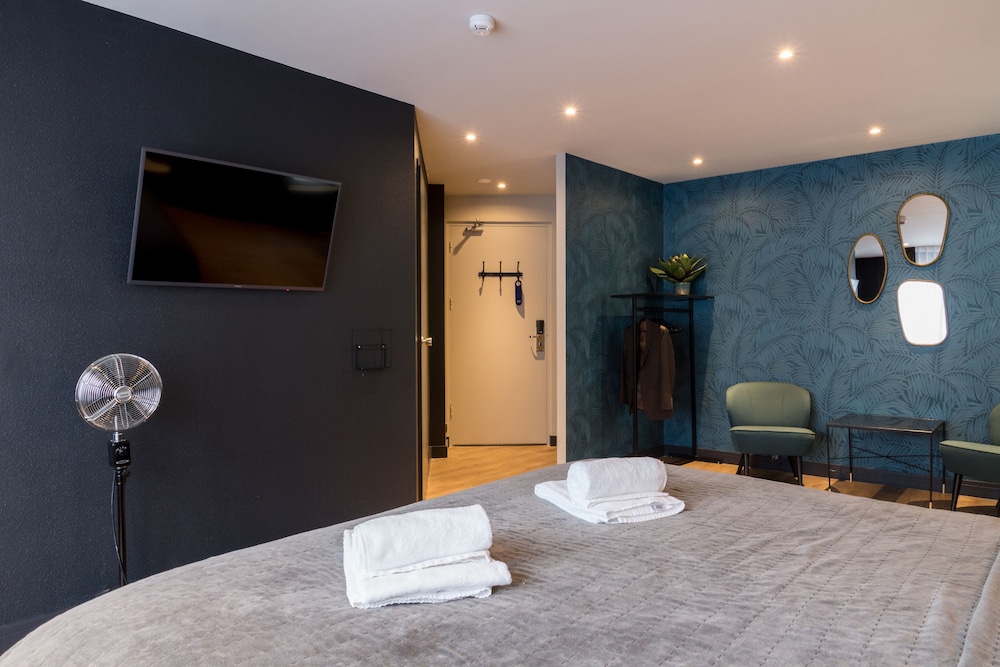 Deluxe Double Room, Kitchenette, City View photo 3