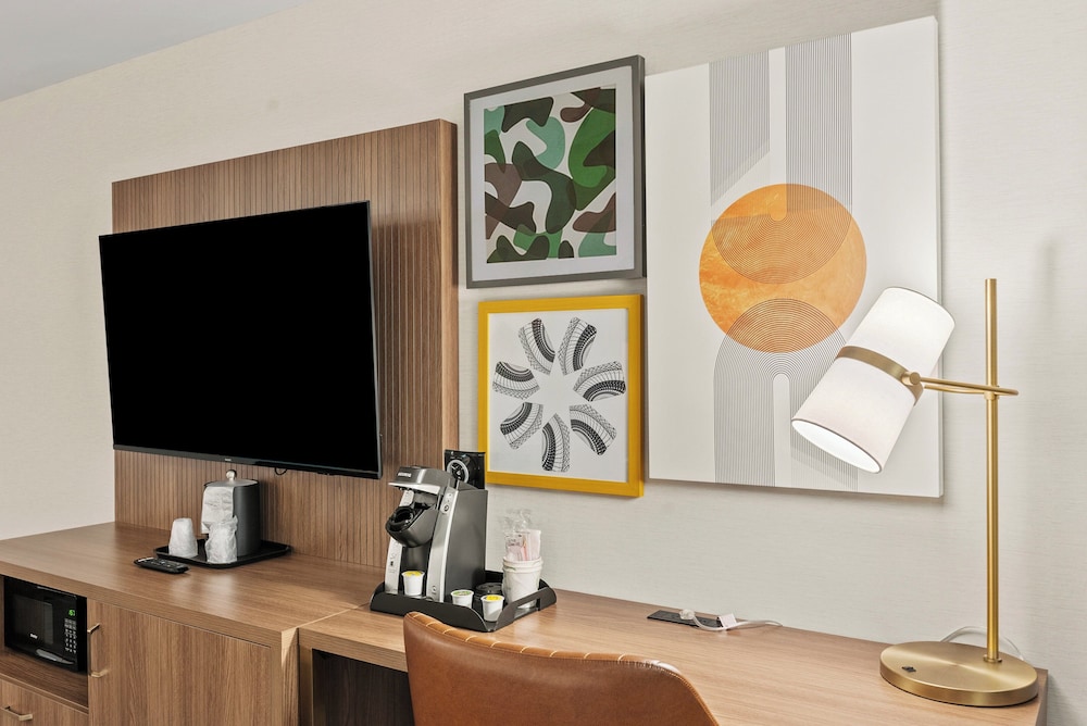 Suite, 1 King Bed (Canadian Skyline View) - Photo 27