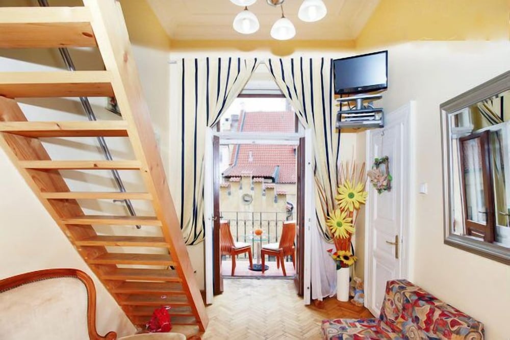 Design Studio Suite, Courtyard View