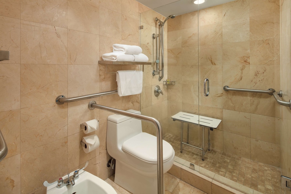 Room, 1 King Bed, Accessible, Bay View (Mobility) thumbnail 6