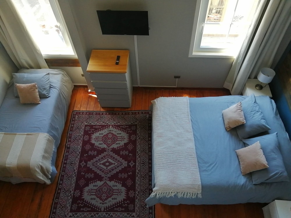Family Room, City View photo 2