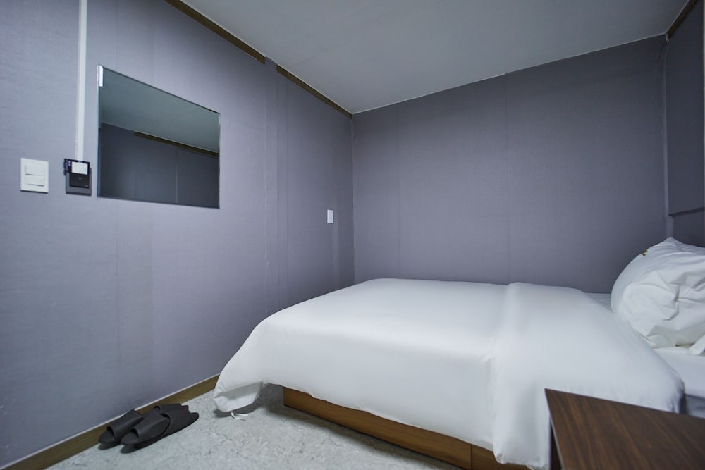 Standard Double Room - Photo 5