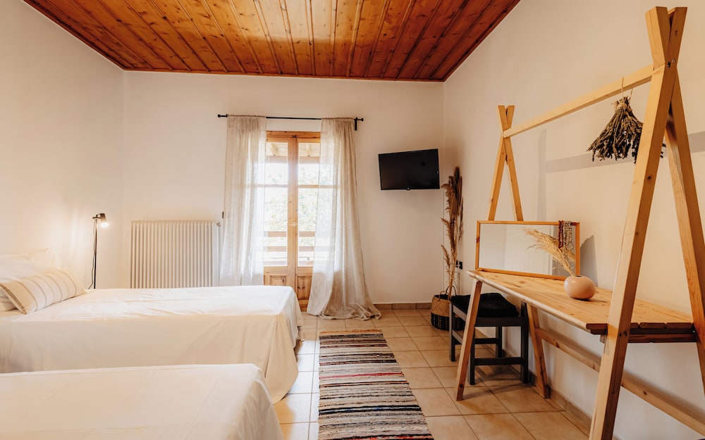Quadruple Room, Balcony, Mountain View photo 3