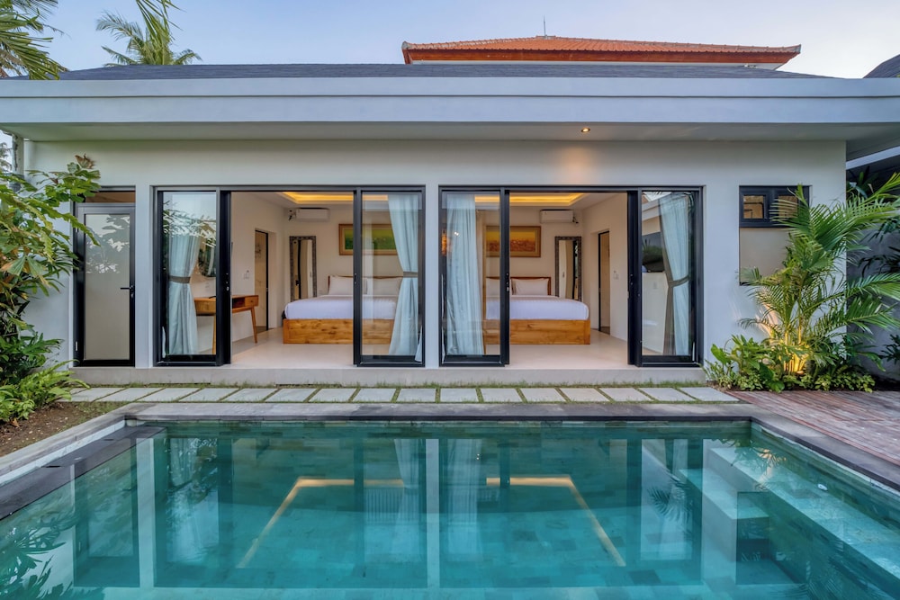 Superior Villa, 2 Bedrooms, Pool View photo 2