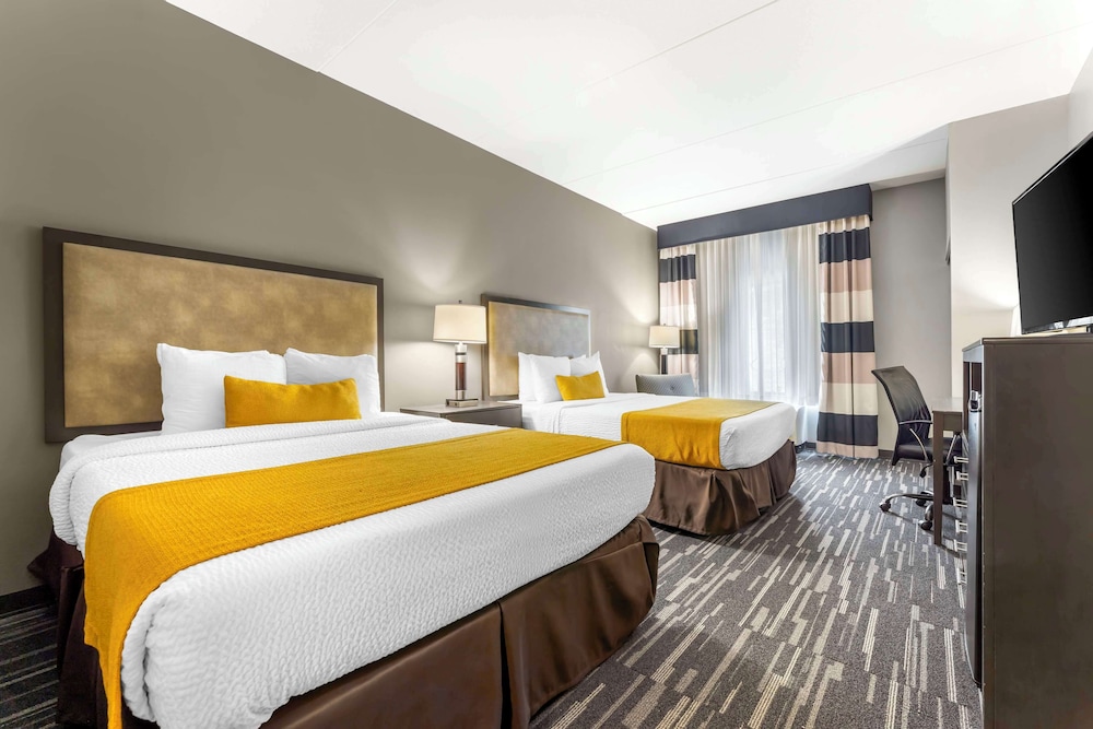 Suite, 2 Queen Beds, Non Smoking, Refrigerator & Microwave photo 2