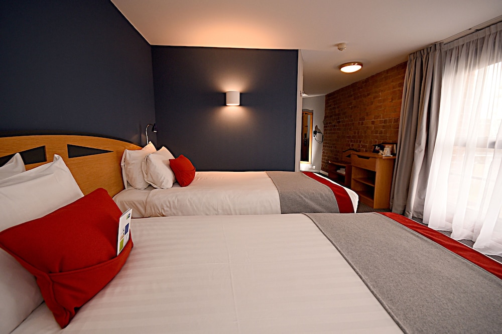 Standard Room, 2 Twin Beds (Albert Dock View, Free Hot Breakfast) - Photo 1