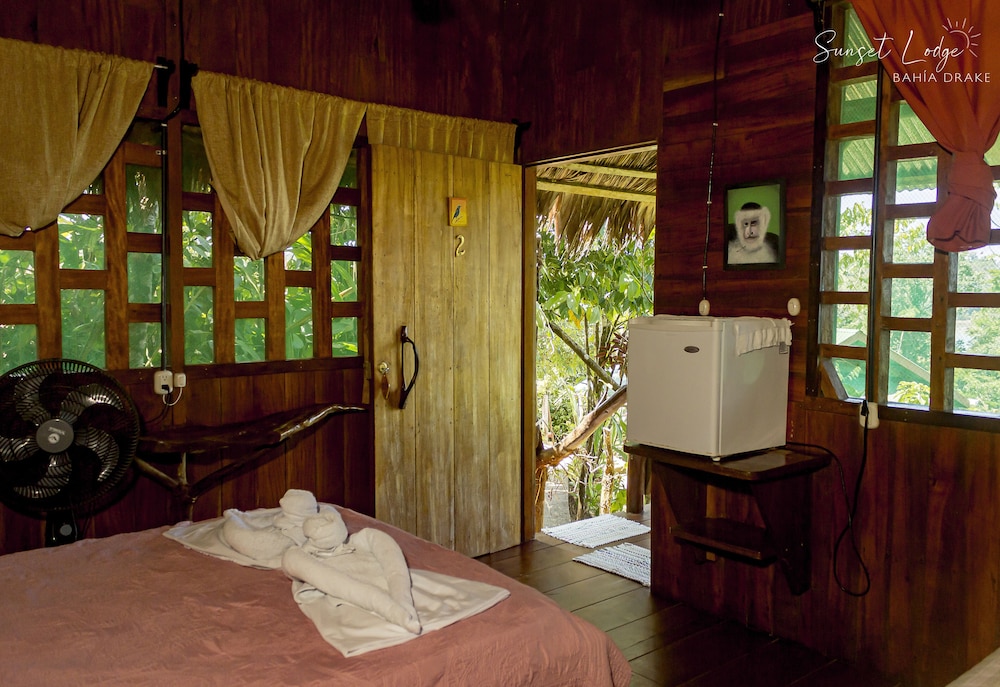 Standard Triple Room, Balcony, Partial Sea View photo 3