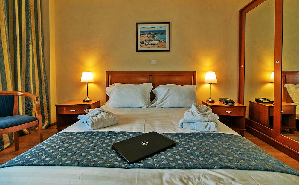 Double or Twin Room - Photo 4
