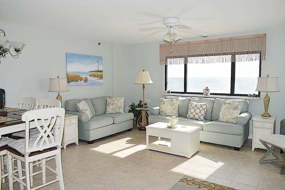 Condo, 2 Bedrooms
