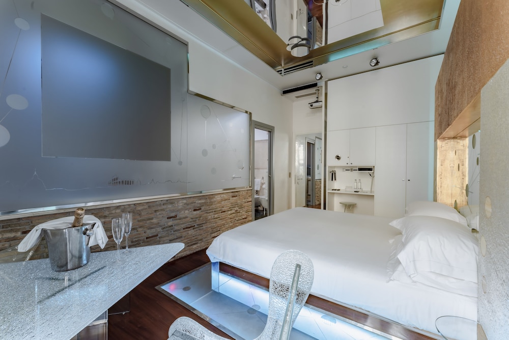Junior Suite, 1 King Bed, Bathtub, City View