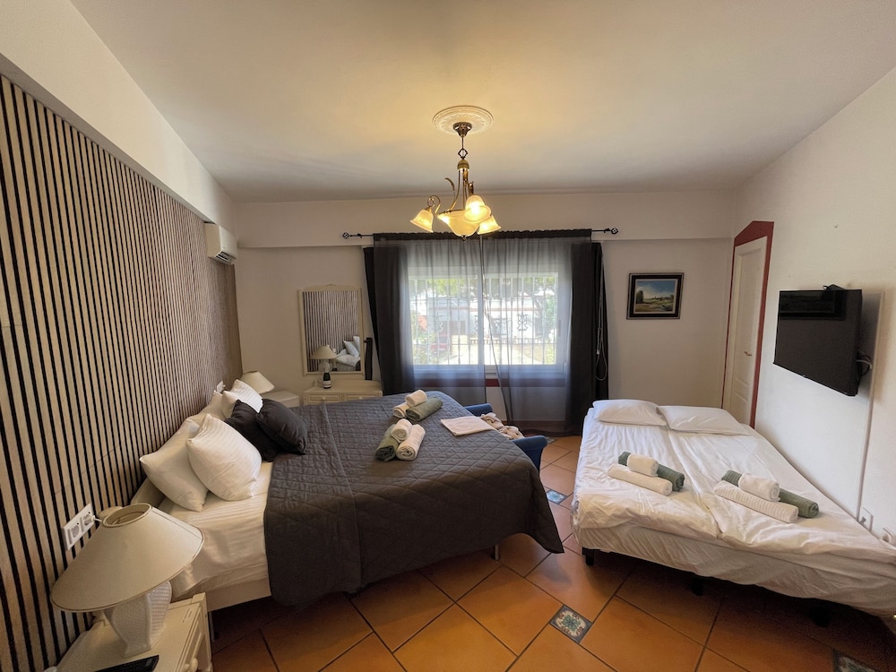 12. Queen Room - Deluxe Double Room(2adults+2child) photo 2