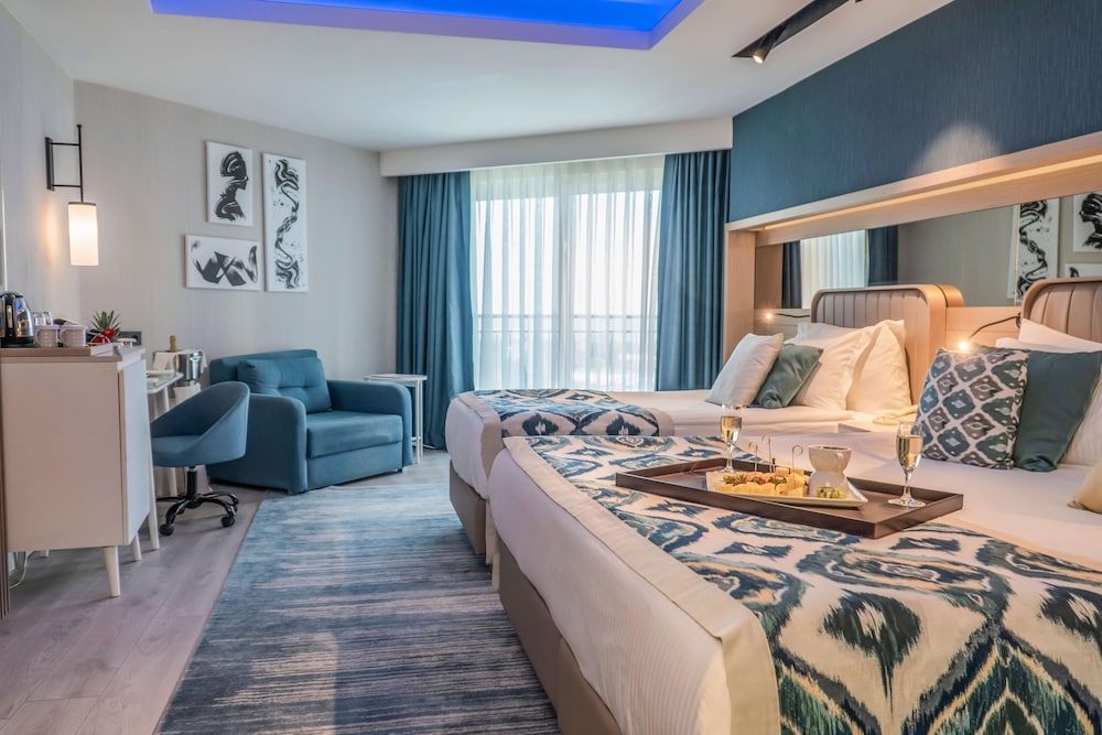 Superior Room, Multiple Beds, Non Smoking, Partial Sea View