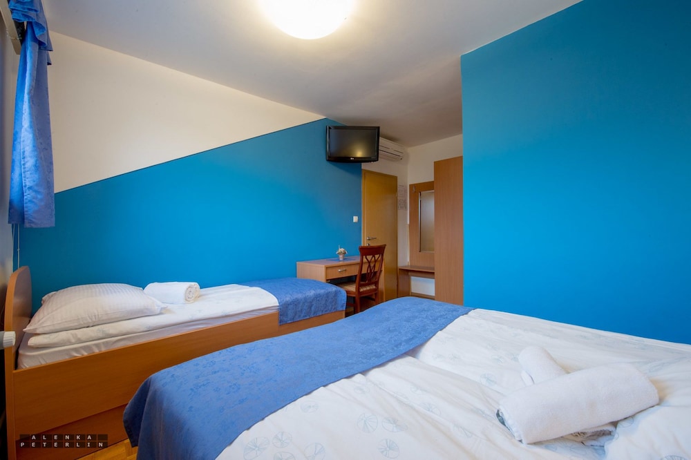 Classic Triple Room photo 3