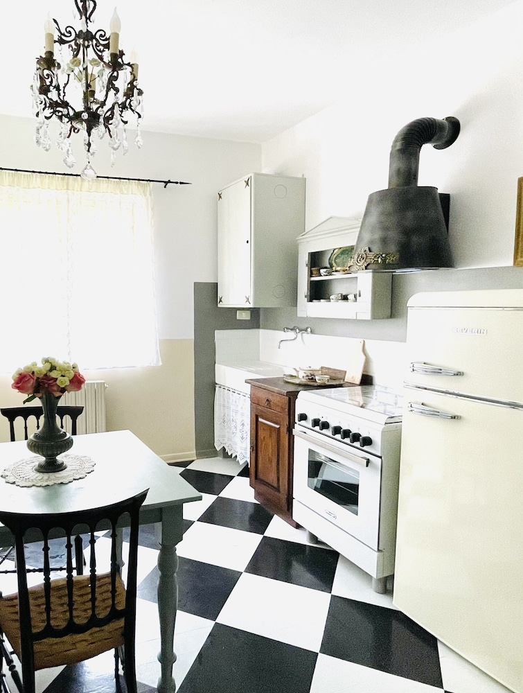 Classic Apartment photo 3