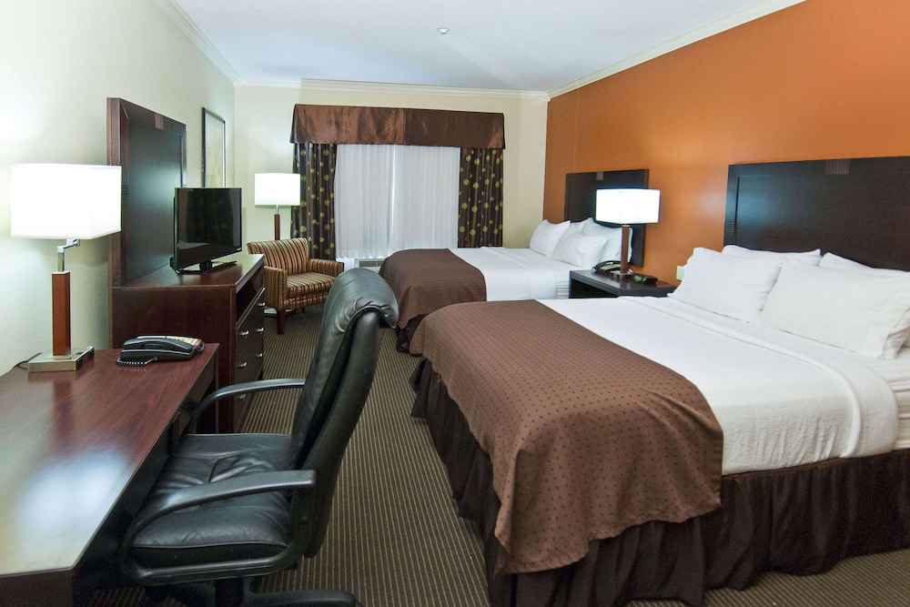 Room, 2 Queen Beds, Accessible, Non Smoking (Mobility/hearing, Roll-in Shower) photo 3
