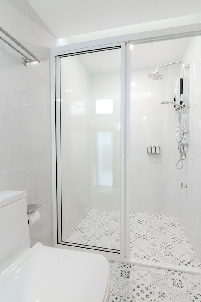 Standard Twin Room - Photo 10