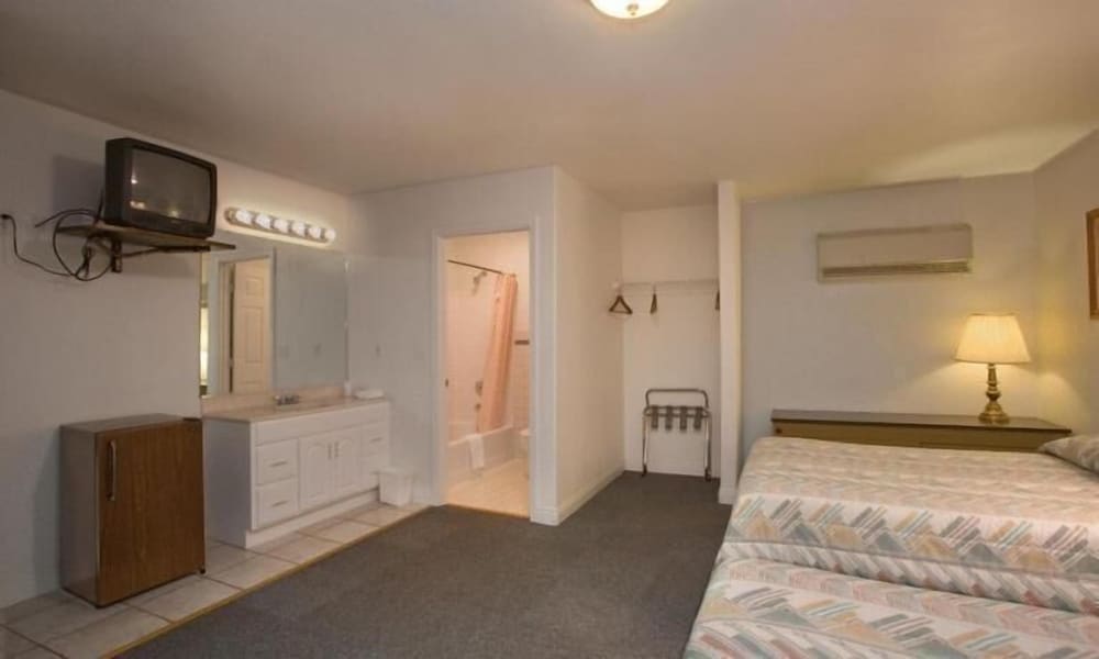 Deluxe Room, 2 Queen Beds, Non Smoking (Deluxe Double Queen) photo 3