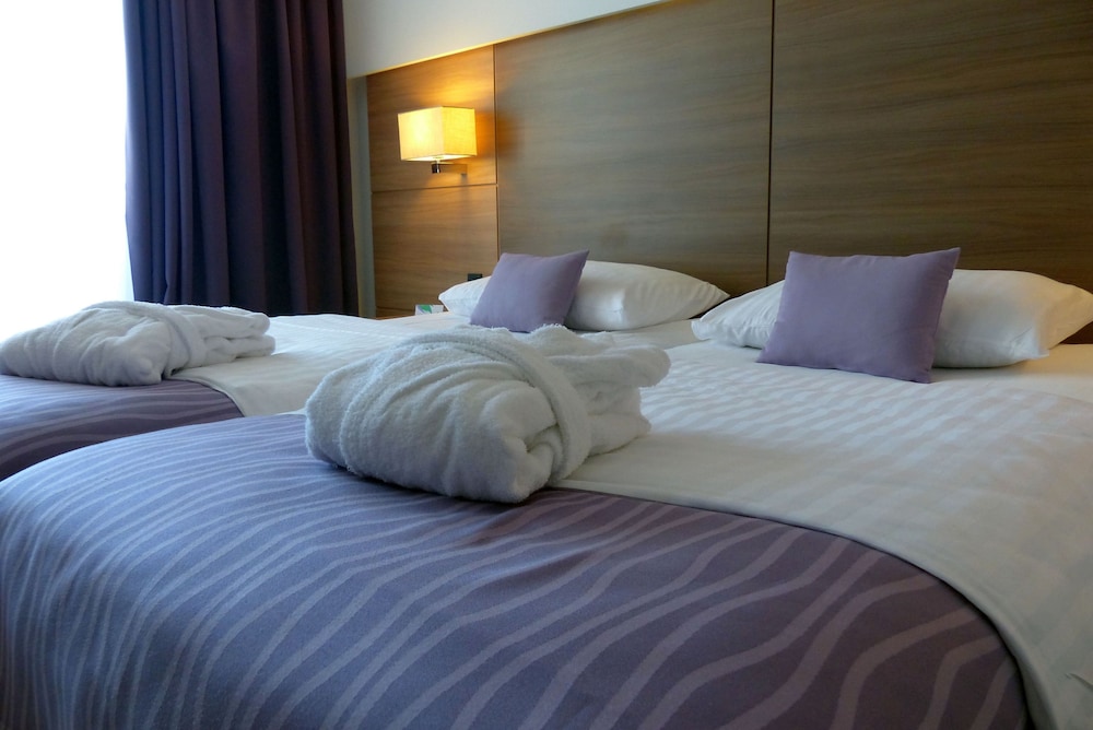 Superior Twin Room with Extra Bed, Sea Side, Balcony - Photo 5