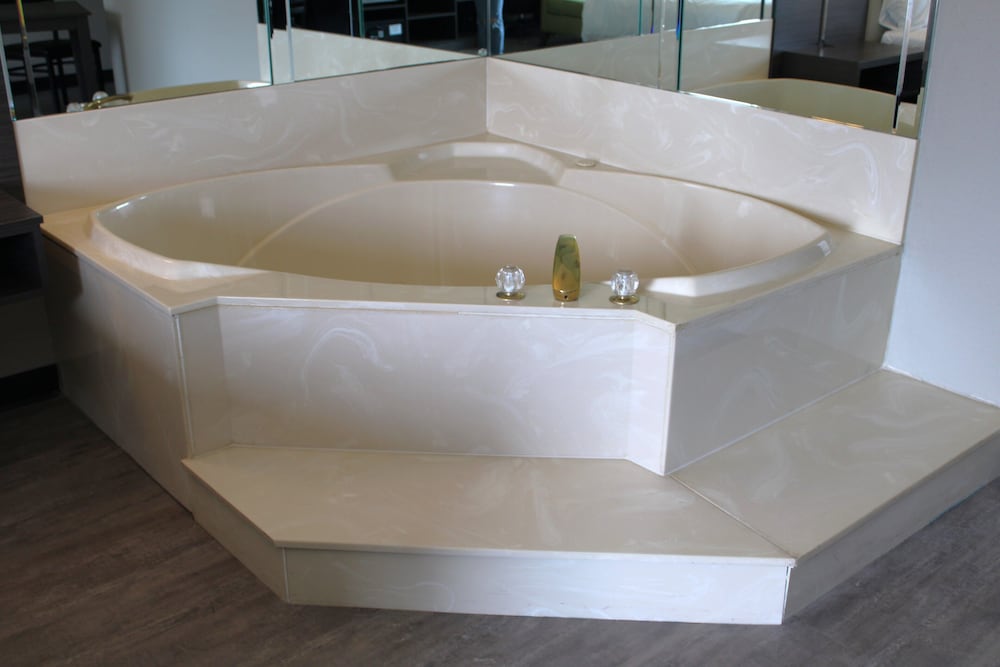 Suite, 1 King Bed (Single Whirlpool) - Photo 2