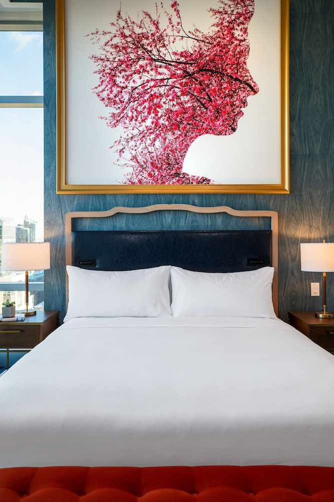 Room, 1 King Bed, City View (Hearing Accessible)
