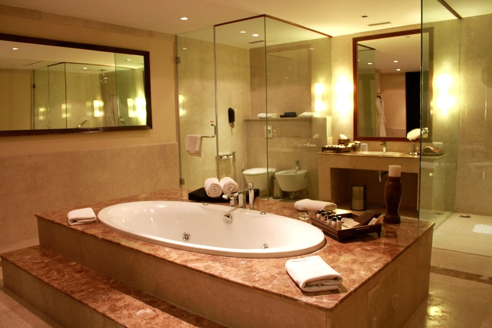 Room, 1 King Bed (Grand Luxury) - Photo 5
