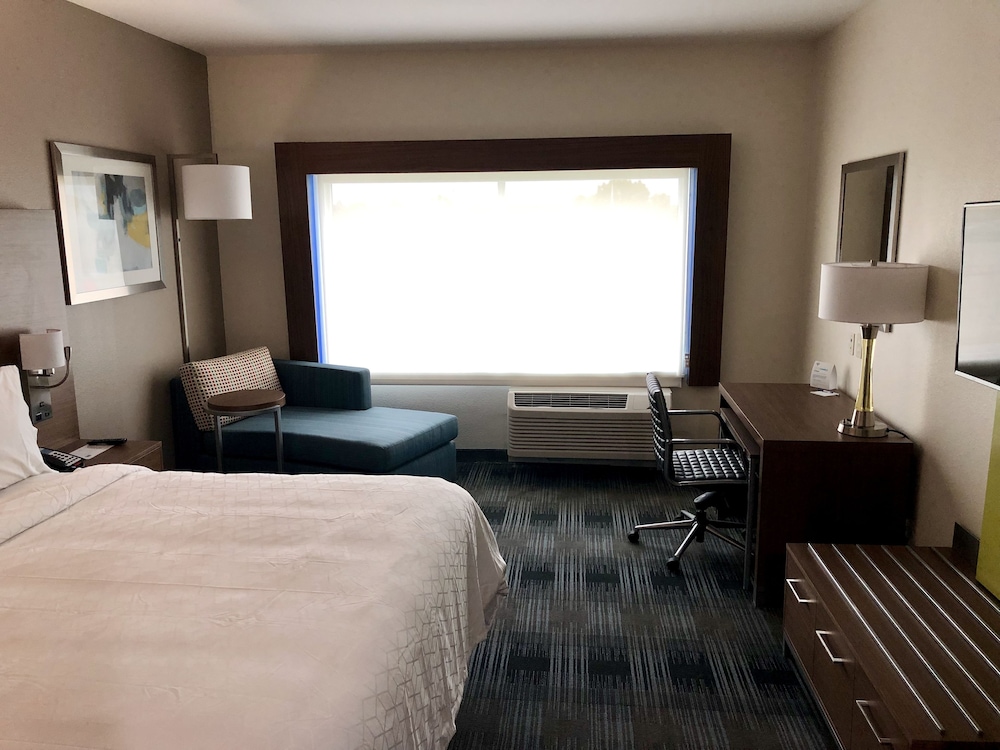Standard Room, 1 King Bed, Transfer Shower (Mobility Accessible) photo 2