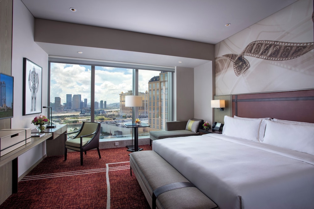 Celebrity Vista King Room