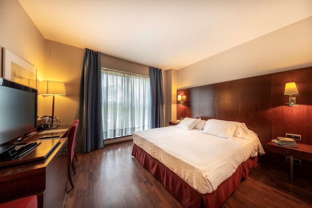 Standard Room, 1 Queen Bed, Non Smoking photo 2