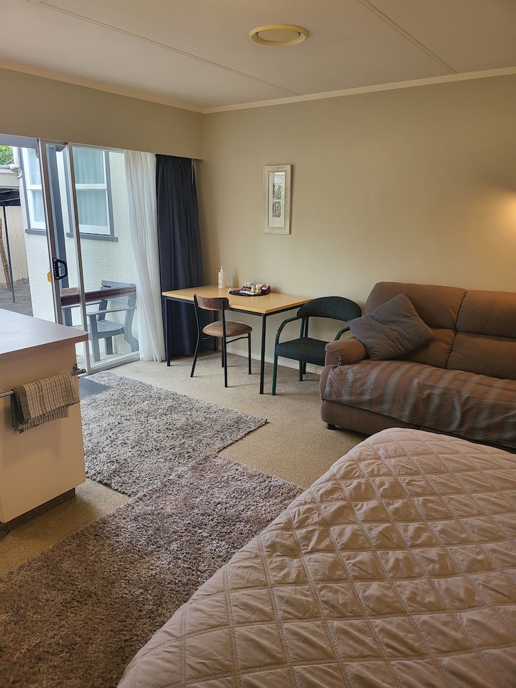Extra Large Studio Unit