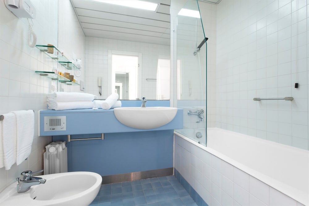 Deluxe Room, Sea View - Photo 8