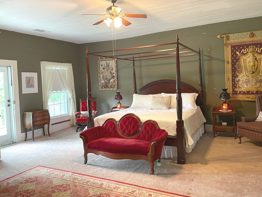 Victorian Room photo 1