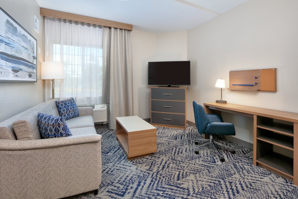 Suite, 1 Bedroom, Balcony - Photo 2