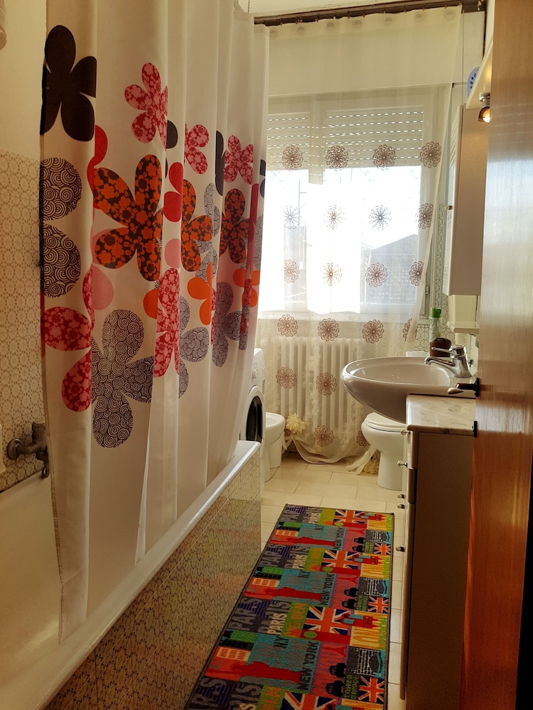 Deluxe Double or Twin Room, 1 Bedroom, Shared Bathroom, photo 6