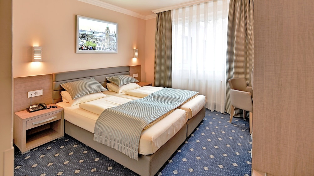 Standard Twin Room, 2 Twin Beds, Non Smoking, Courtyard View