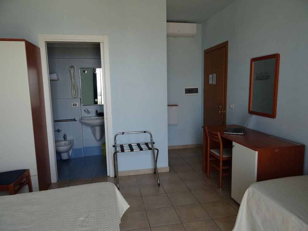 Triple Room, Balcony, Sea View photo 3