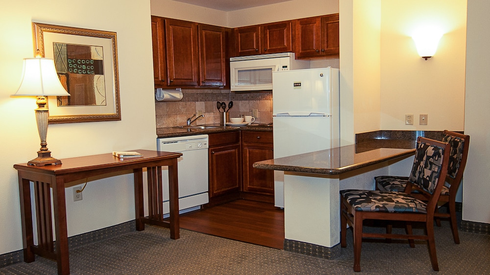 Studio Suite, 1 Queen Bed, Non Smoking, Kitchen - Photo 6