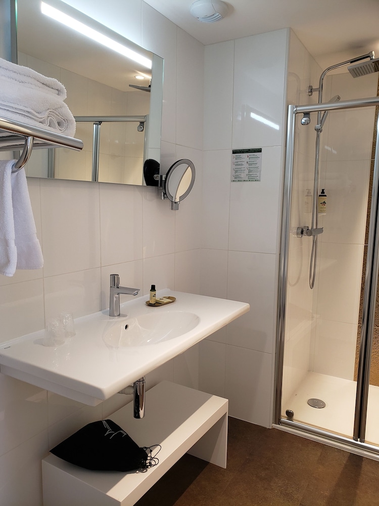 Suite - Photo 7