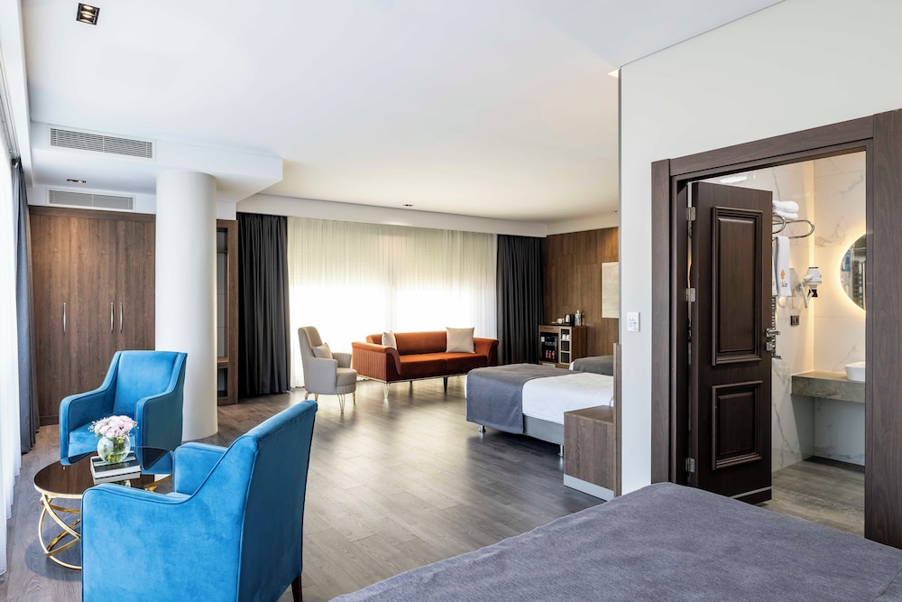 Corner Family Suite