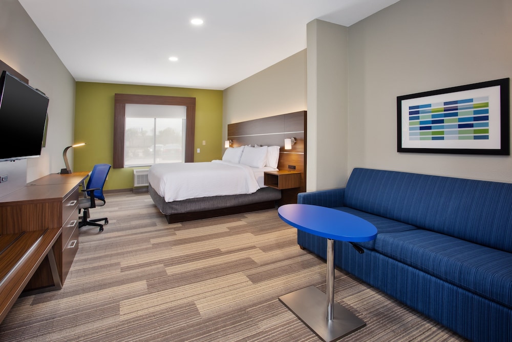 Suite, 1 King Bed - Photo 1