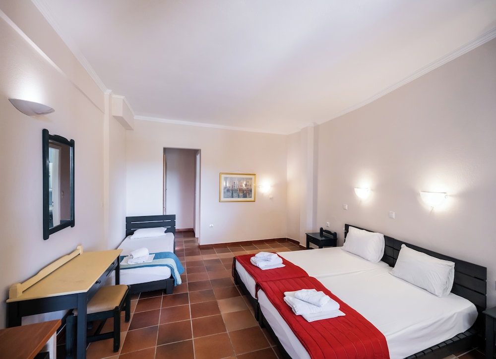 Basic Triple Room, Sea View photo 1