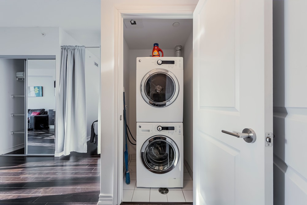 Family Size 2 Bedroom Fully Furnished Condo Sleeps 6, Parking Available, 3tvs, Foto 3