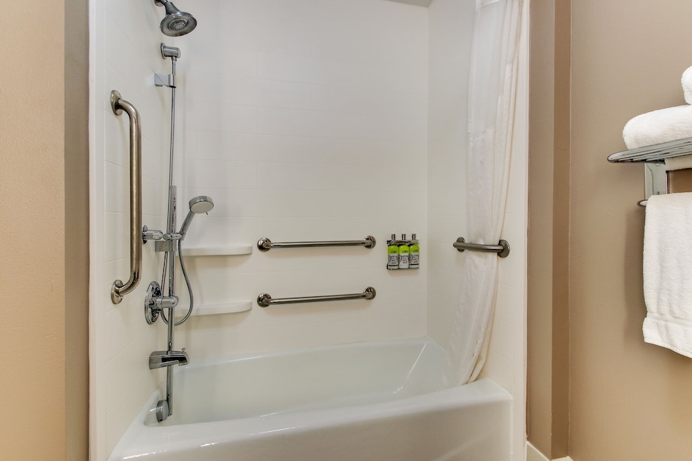 Suite, 1 King Bed, Accessible Bathtub (Communications) - Photo 2