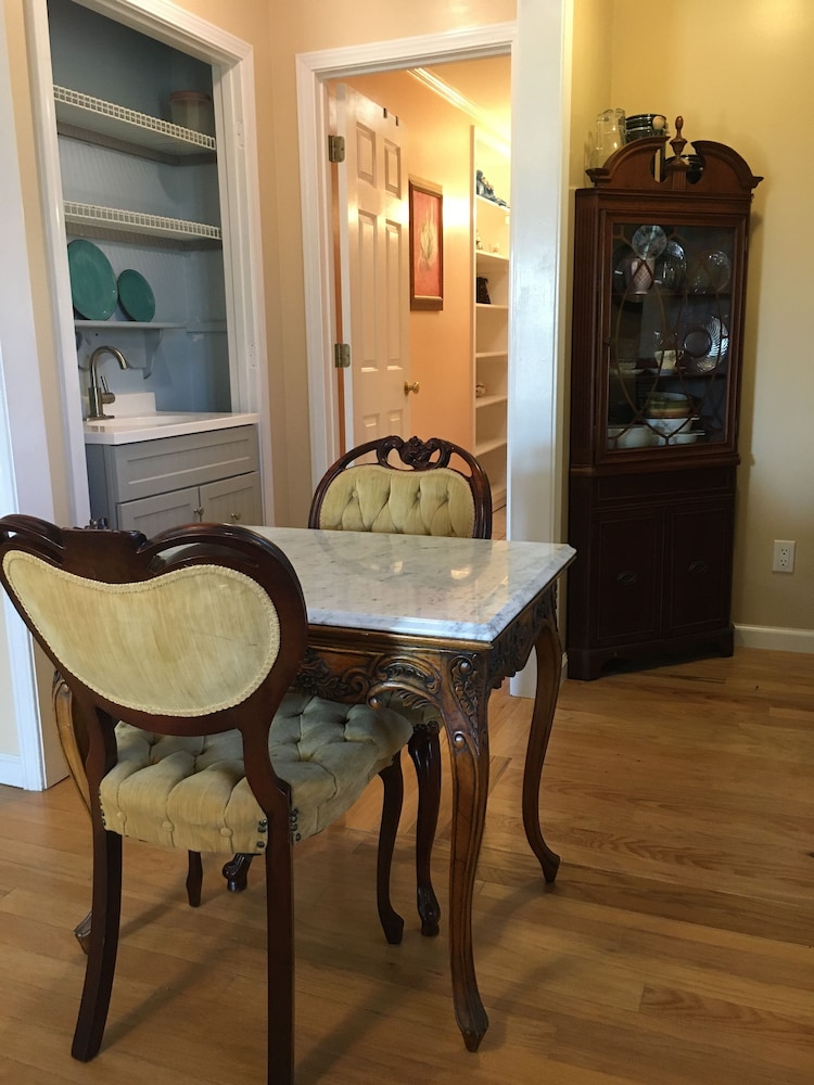 Comfort Suite (Patsy Cline Fan Room) photo 3