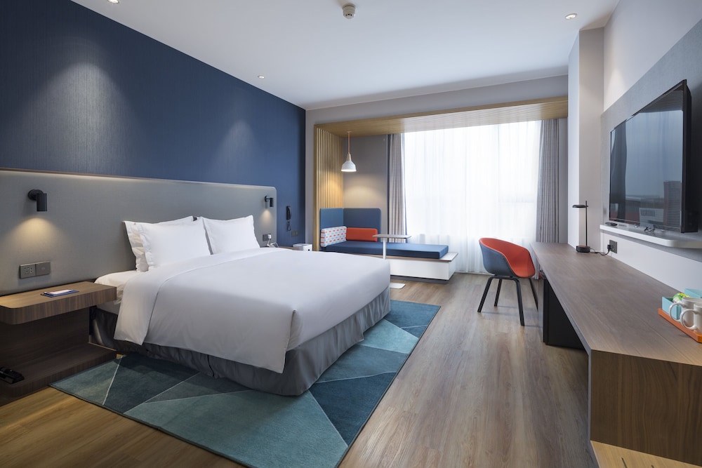Standard Room, 1 King Bed, Garden View (Minifridge)