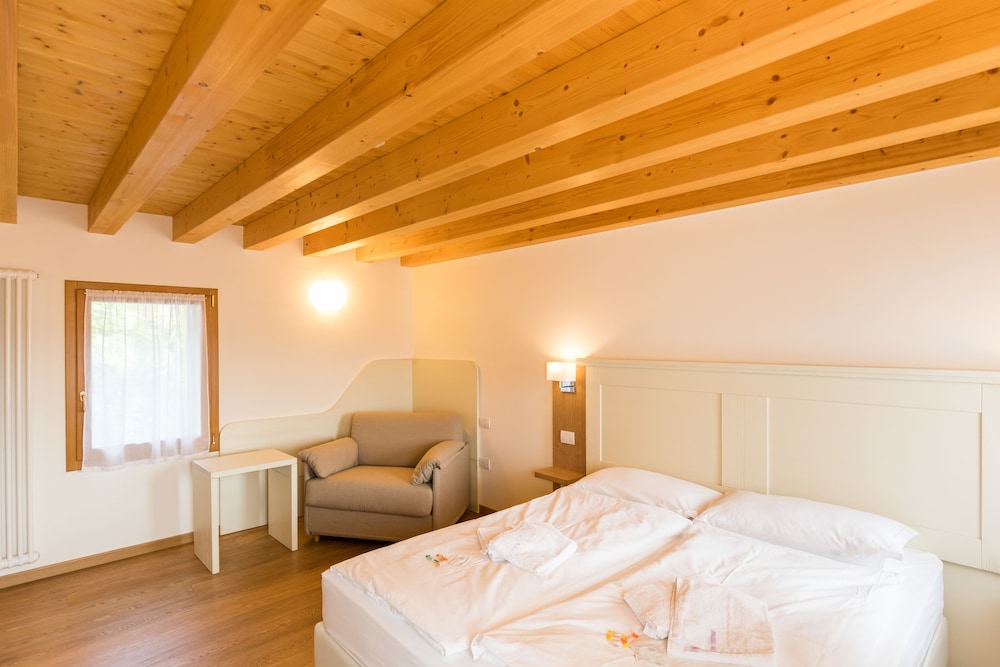 Family Triple Room, Hill View photo 2