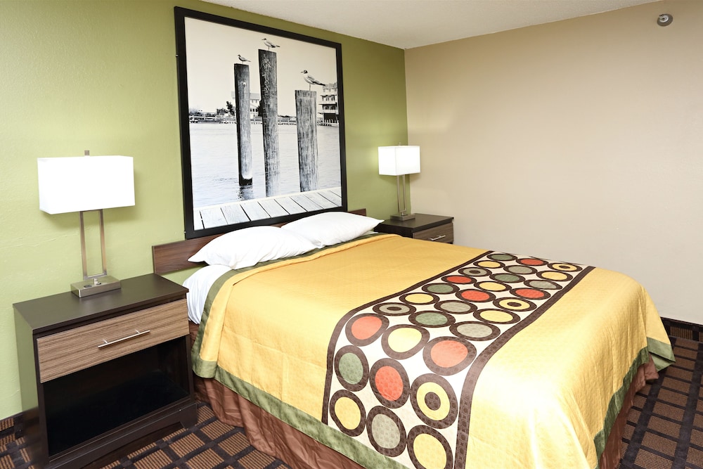 Economy Room, 1 Queen Bed, Non Smoking - Photo 2