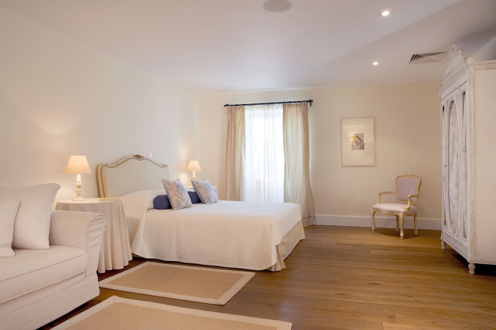 Superior Suite (Duke of Lorenski Suite) photo 1
