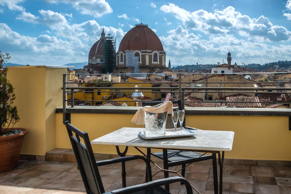 Suite with view and Jacuzzi photo 3